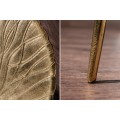 Art deco zlatý príručný stolík Leaf s kovovou konštrukciou na nožičkách a vrchnou doskou v tvare listu 41cm