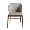 Štýlová jedálenská stolička Forma Moderna kombinuje sivé eko-kožené čalúnenie s prírodným orechovým prevedením nožičiek
