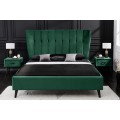 Retro manželská posteľ Alva so smaragdovozeleným zamatovým poťahom a čiernymi nožičkami 160x200cm