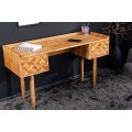 Retro písací stôl Camille z masívneho akáciového dreva v medovej hnedej farbe s dvomi zásuvkami s ozdobnou geometrickou intarziou na prednej strane
