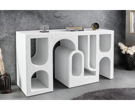 Dizajnový art deco betónový konzolový stolík Gerin s geometrickým zdobením v bielej farbe 120 cm