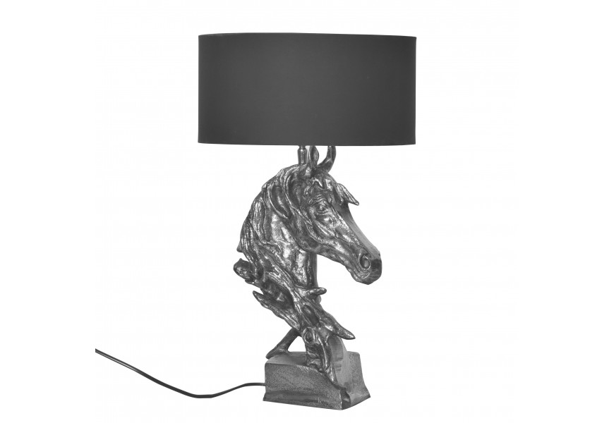 Dizajnová strieborná vintage stolná lampa Suomin s kovovou podstavou v tvare busty koňa s okrúhlym čiernym textilným tienidlom