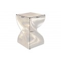 Dizajnový štvorcový art deco príručný stolík Twist so zatočeným dizajnom v zlatej farbe 45 cm