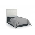 Luxusná jednolôžková masívna posteľ v bielej a sivej farbe s vysokým plným čelom s čalúneným rámom