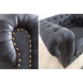 Vintage sivé kreslo Chesterfield Grau s ozdobným prešívaním s okrúhlymi gombíkmi a poťahom s efektom vintage kože 105 cm