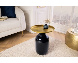 Dizajnový art deco okrúhly príručný stolík Belletza s mohutnou lesklou čiernou nohou a zlatou vrchnou doskou 50 cm