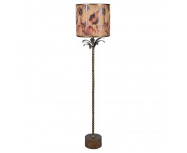 Elegantná vintage stojaca lampa Gion s tvarovanou kovovou nohou v starožitnej zlatej farbe s patinou a okrúhlym tienidlom s výplňou z bambusového dreva a maľovaným akvarelovým zdobením s dizajnom kvetov v odtieňoch béžovej a červenej