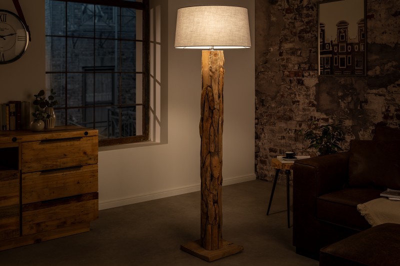 Estila Drevená Etno stojaca lampa Adelise z teakového dreva so sivým ľanovým tienidlom 134cm