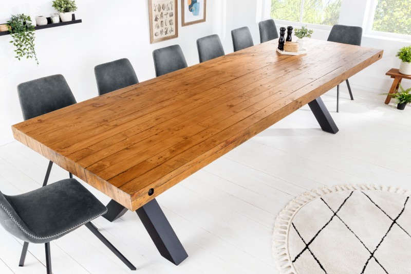 Estila Industriálny jedálenský stôl Freya z masívneho dreva s čiernymi prekríženými nohami z kovu 300cm